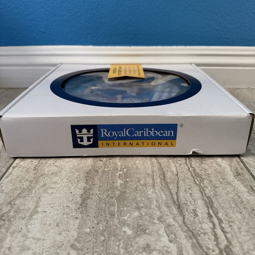 Royal Caribbean PORTHOLE Picture Frame Holds One Round Photo 8"x 8" NIB Sealed - Picture 2 of 5